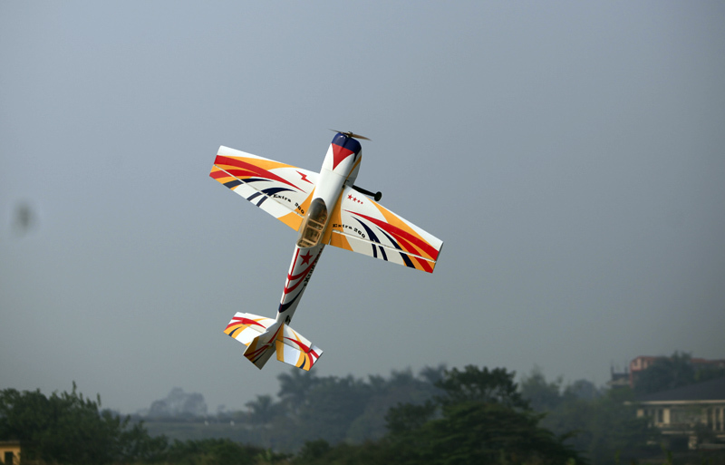 Pha biểu diễn ngoạn mục của máy bay mô hình