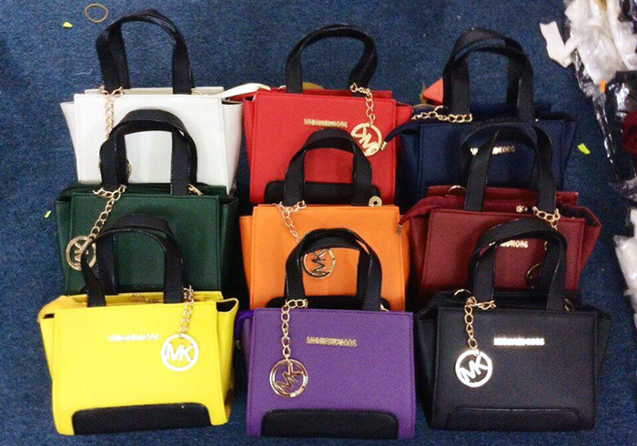 Hơn Quảng Châu, 'thiên đường' túi hàng hiệu 50 ngàn ở Hà Nội