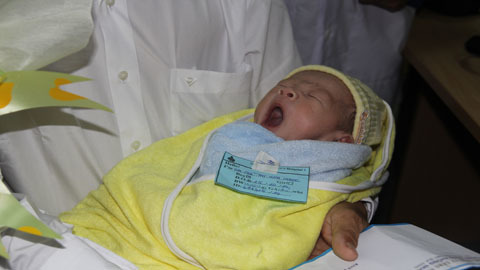 Từ bé 'văng khỏi bụng mẹ' đến 12 công nhân sập hầm