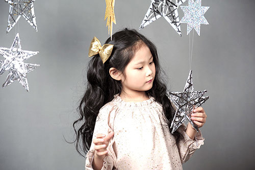 Mẫu nhí lọt top 10 thế giới cực xinh trong bộ ảnh Noel 2014