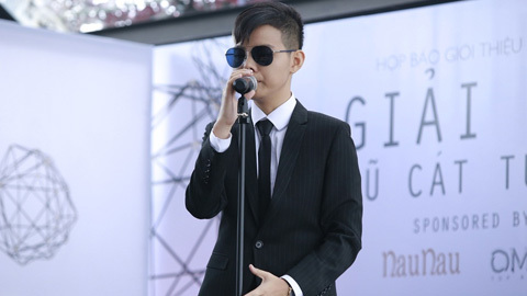 Vũ Cát Tường nam tính bất ngờ