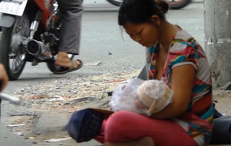 Cảnh khó tin về trẻ ăn xin bị 'hành xác' ở Sài Gòn