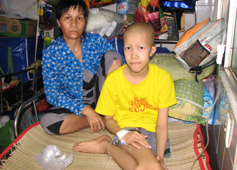Con sợ nhất mẹ không còn tiền chữa bệnh cho con