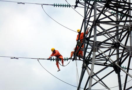 Bộ Tài chính sắp công khai giá điện đắt hay rẻ?