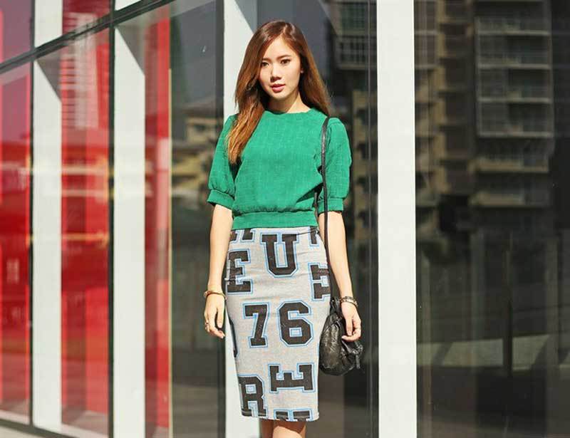 Phái đẹp châu Á trẻ trung, ấm áp với street style sắc màu Giáng Sinh