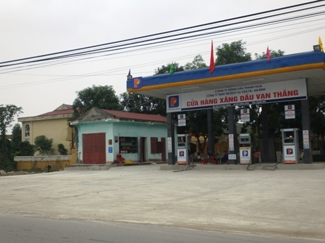 Xã bán đất công, DN đặt cây xăng sát khu dân cư