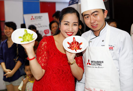 Ốc Thanh Vân thích tự chăm con từng bữa