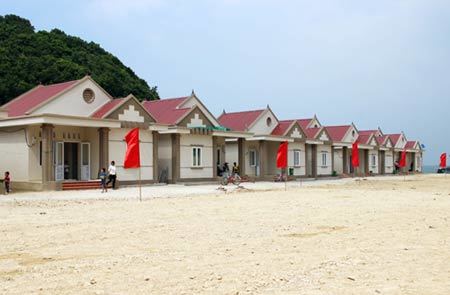 Quảng Ninh: Bàn giao 17 căn nhà cho người dân đảo Trần