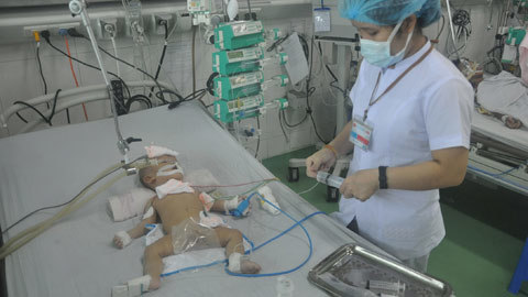 Lời khẩn cầu xin cứu đứa con mắc bệnh hiểm nghèo