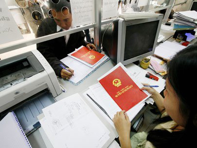 Anh trai cho đất nhưng chị dâu không đồng ý, sổ đỏ làm được không?