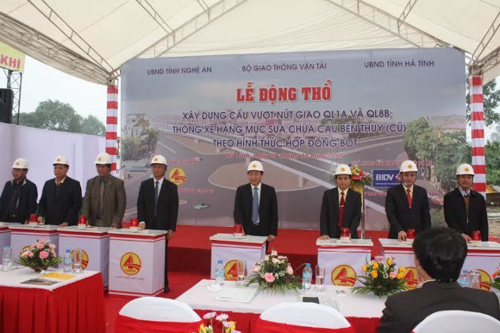 Động thổ xây dựng cầu vượt giữa QL1A – QL8B