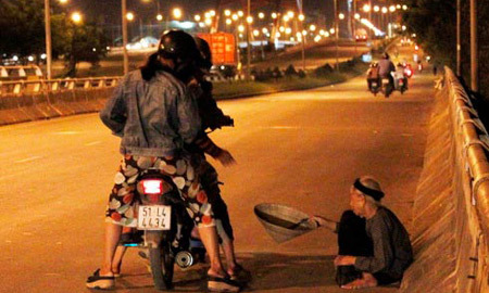 Có nên cho tiền người ăn xin?