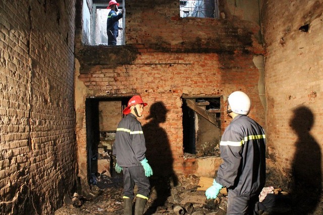 Vụ cháy chết cả nhà: Thiết kế kín, không lối thoát