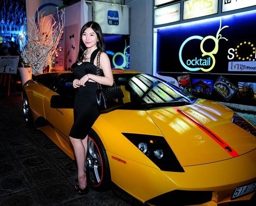Cuộc sống của những 9X Việt sở hữu xế sang bạc tỷ
