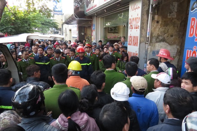 6 thi thể chết cháy quanh giường bà nội