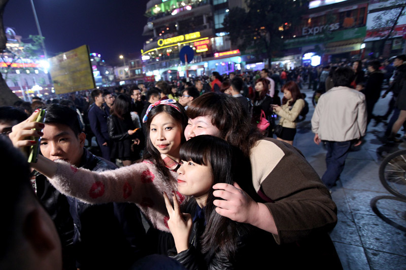 Trào lưu chụp ảnh 'tự sướng', 'cùng sướng' rầm rộ 2014