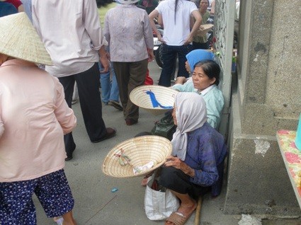 Coi ăn xin là 'nghề', cho nhầm cũng bớt phẫn nộ