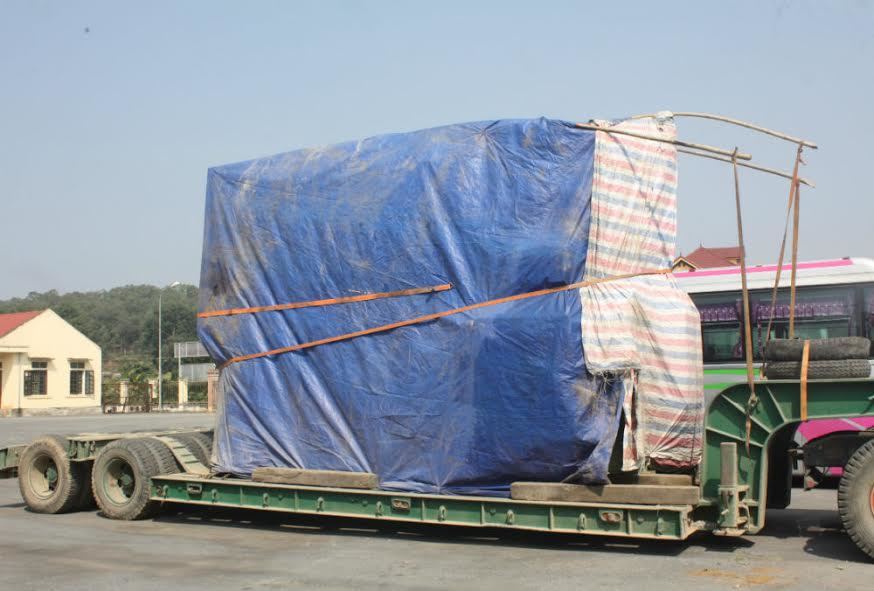 Tài xế xe quá tải bất hợp tác, cơ quan chức năng bất lực