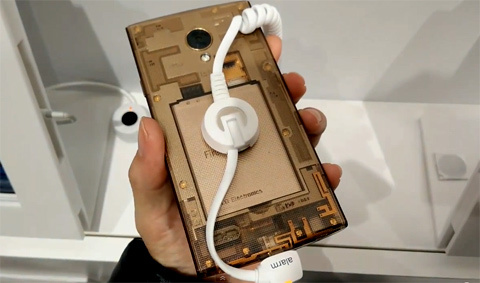 Smartphone 'trong suốt' độc nhất chỉ bán ở Nhật Bản