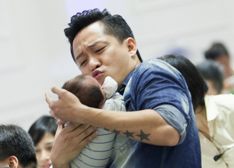 Xúc động tâm sự của ca sĩ Tuấn Hưng dành cho con trai