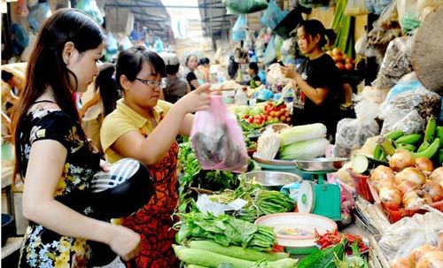 Lạm phát thấp kỷ lục vẫn cao hơn Thái Lan, Malaysia