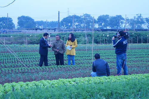 Cùng nông dân 'Hỏi biết trên đồng'