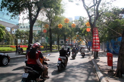Ngày đầu năm vẫn nhộn nhịp ở Sài Gòn