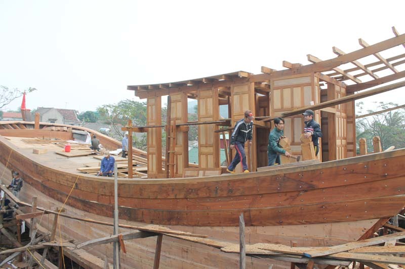 Đầu năm ‘xông đất’ làng đóng tàu bám biển 700 tuổi