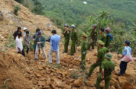 Sập hầm, vùi lấp 2 phu vàng