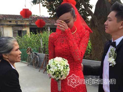 Cô dâu Lê Thúy nghẹn ngào trong lễ rước dâu