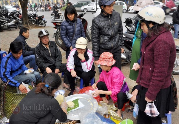 Xôi xéo Hàng Bài - Gánh xôi vỉa hè của những người Hà Nội 