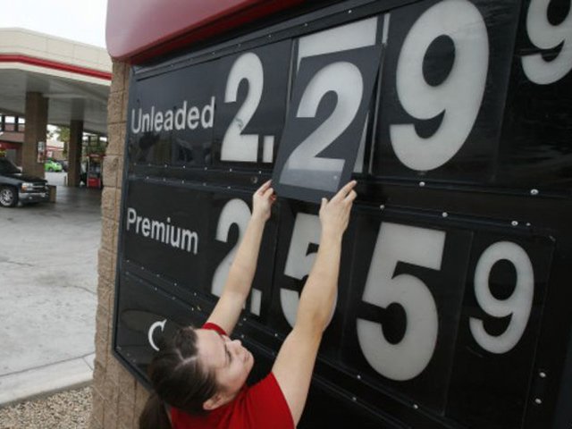 Giá dầu dưới 50 USD, thấp kỷ lục