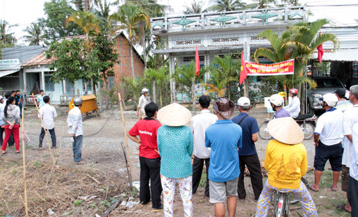 Mang quan tài chống đối cưỡng chế thu hồi đất