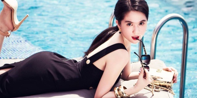 'Nữ hoàng nội y' Ngọc Trinh tiếp tục khuynh đảo làng game với vai trò đại sứ game Trinh Đế