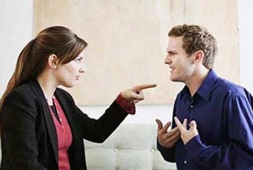Oái oăm chồng bắt vợ cắt khẩu ra khỏi nhà