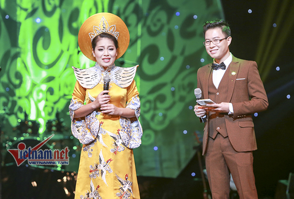 Ngắm áo dài 1 tỉ của Anh Thơ