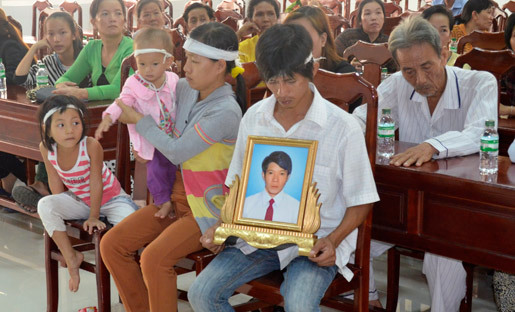 Chết bất thường sau mổ, người nhà vây bệnh viện