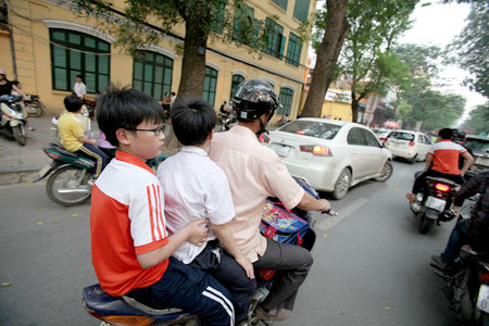 Tháng 4 sẽ xử phạt không đội MBH cho trẻ em