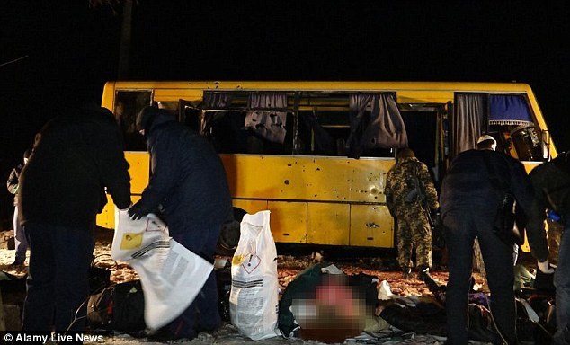 Ukraina: xe buýt trúng tên lửa, 11 người thiệt mạng