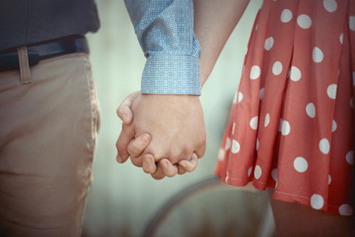 Để hạnh phúc, vợ chồng nên đi ngủ cùng một lúc