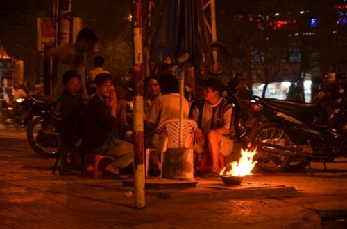 Người Sài Gòn co ro trong cái lạnh kỷ lục