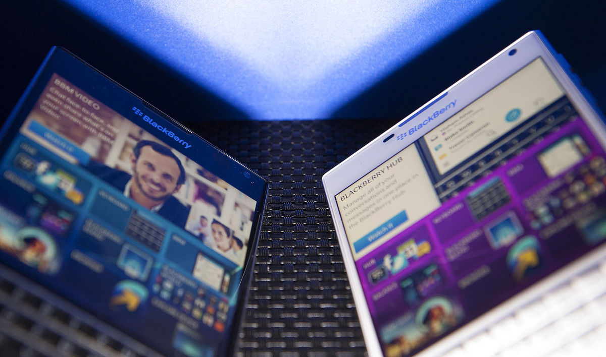 Không có chuyện BlackBerry bán mình cho Samsung