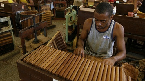 Mỹ bỏ cấm vận xì gà Cuba