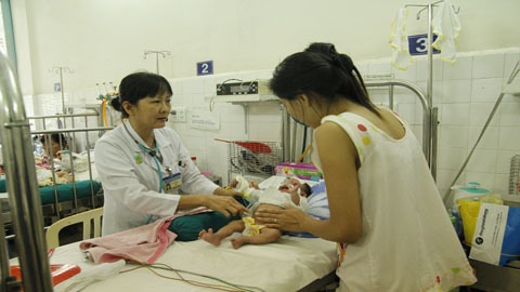 Trời lạnh, nhiều trẻ phải nhập viện cấp cứu