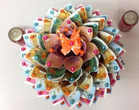 Nửa triệu đồng một tháp tiền âm phủ 9 tầng ở Sài Gòn