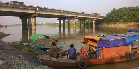 Chàng trai nhảy sông tự tử trước mặt người yêu