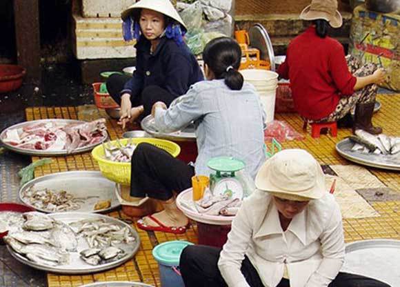 Tôm độc hại: Nước ngoài cấm, để bán trong nước cho dân nghèo