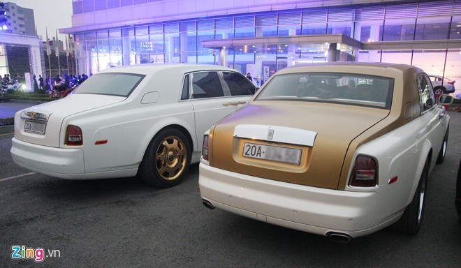 Bộ đôi Rolls-Royce Phantom mạ vàng của đại gia Thái Nguyên