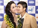 Ông xã ôm hôn chúc mừng Nhật Kim Anh đăng quang quán quân
