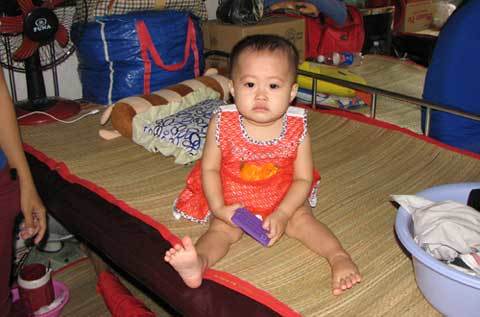 Quặn đau trước cảnh con bị ung thư máu